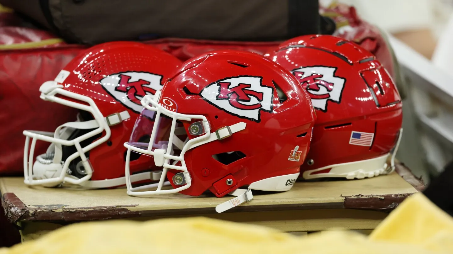 Chiefs memangkas dua pemain sebagai langkah terkait