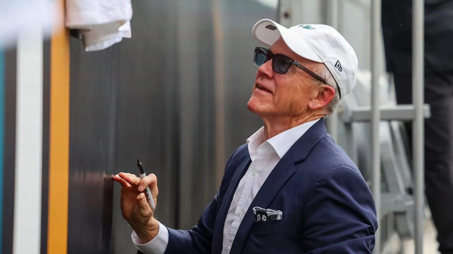 Woody Johnson Setuju Beli Saham Tim Sepak Bola Crystal Palace