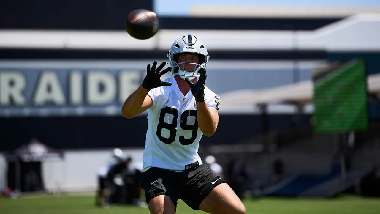 Catatan dan kutipan dari hari terakhir minicamp wajib Raiders 2025